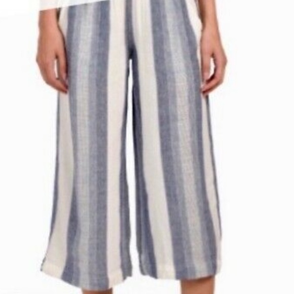 cloth & stone Pants - NWOT Anthro Cloth & Stone linen cropped pants, size M.